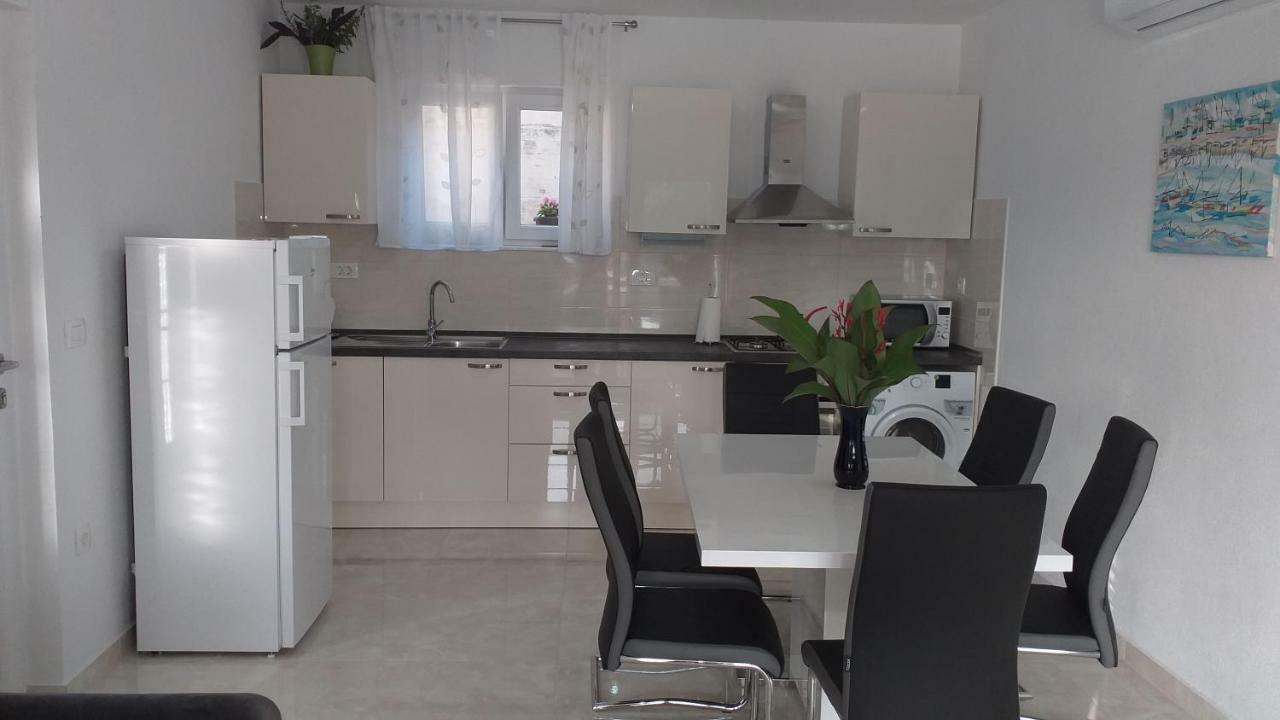 Apartment Zaklopatica Lastovo Exterior photo